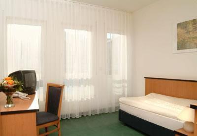 Airport-Hotel Stetten Лайнфельден-Эхтердинген Удобства фото