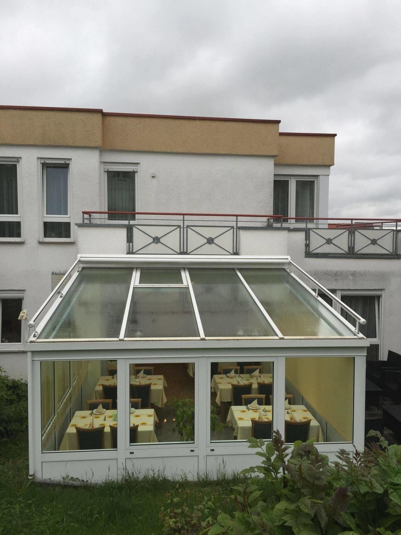Airport-Hotel Stetten Лайнфельден-Эхтердинген Экстерьер фото