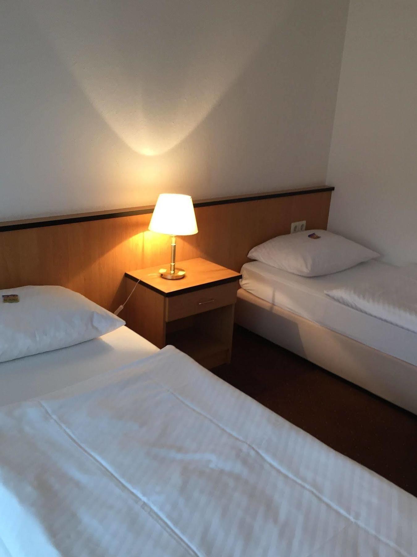 Airport-Hotel Stetten Лайнфельден-Эхтердинген Экстерьер фото