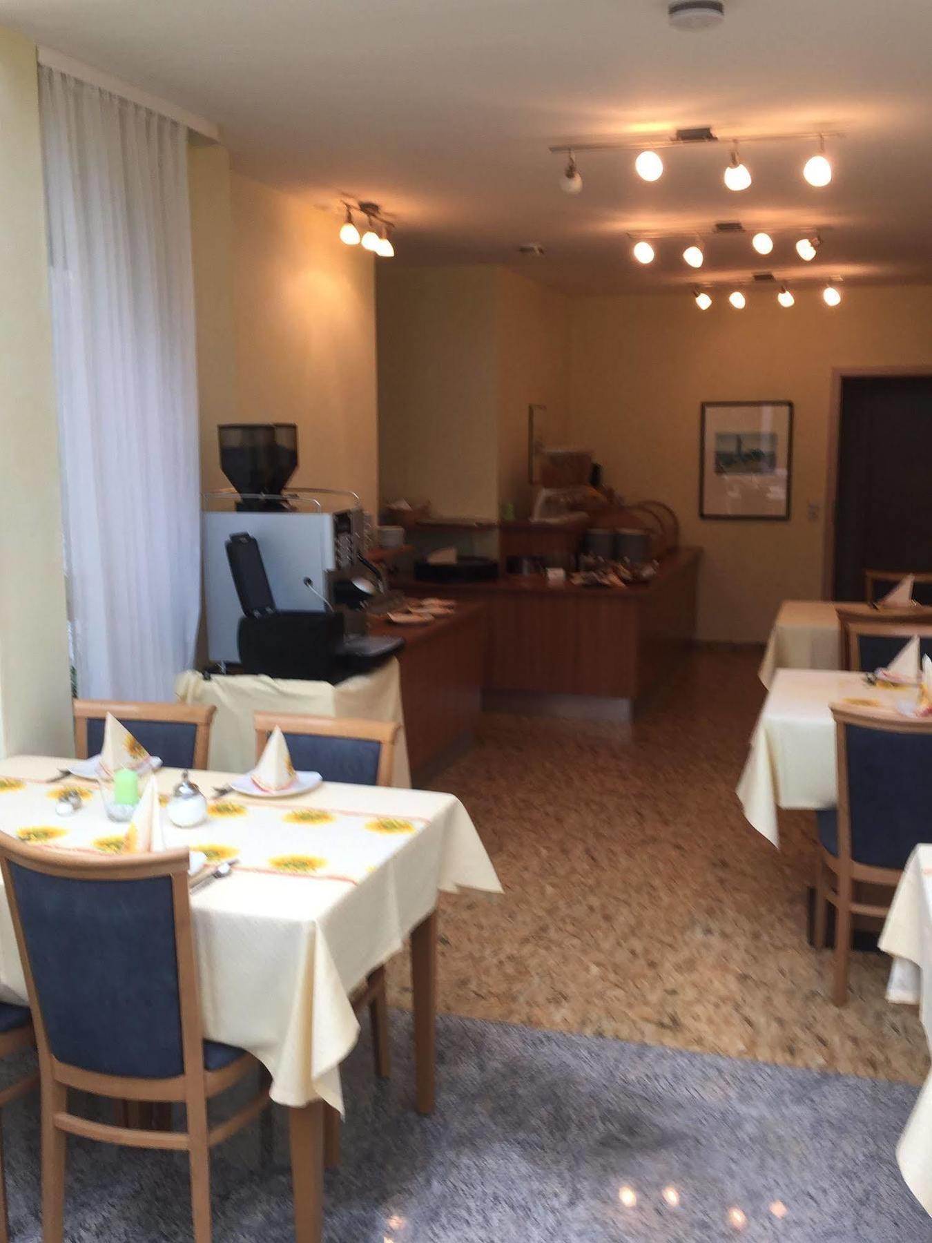 Airport-Hotel Stetten Лайнфельден-Эхтердинген Экстерьер фото