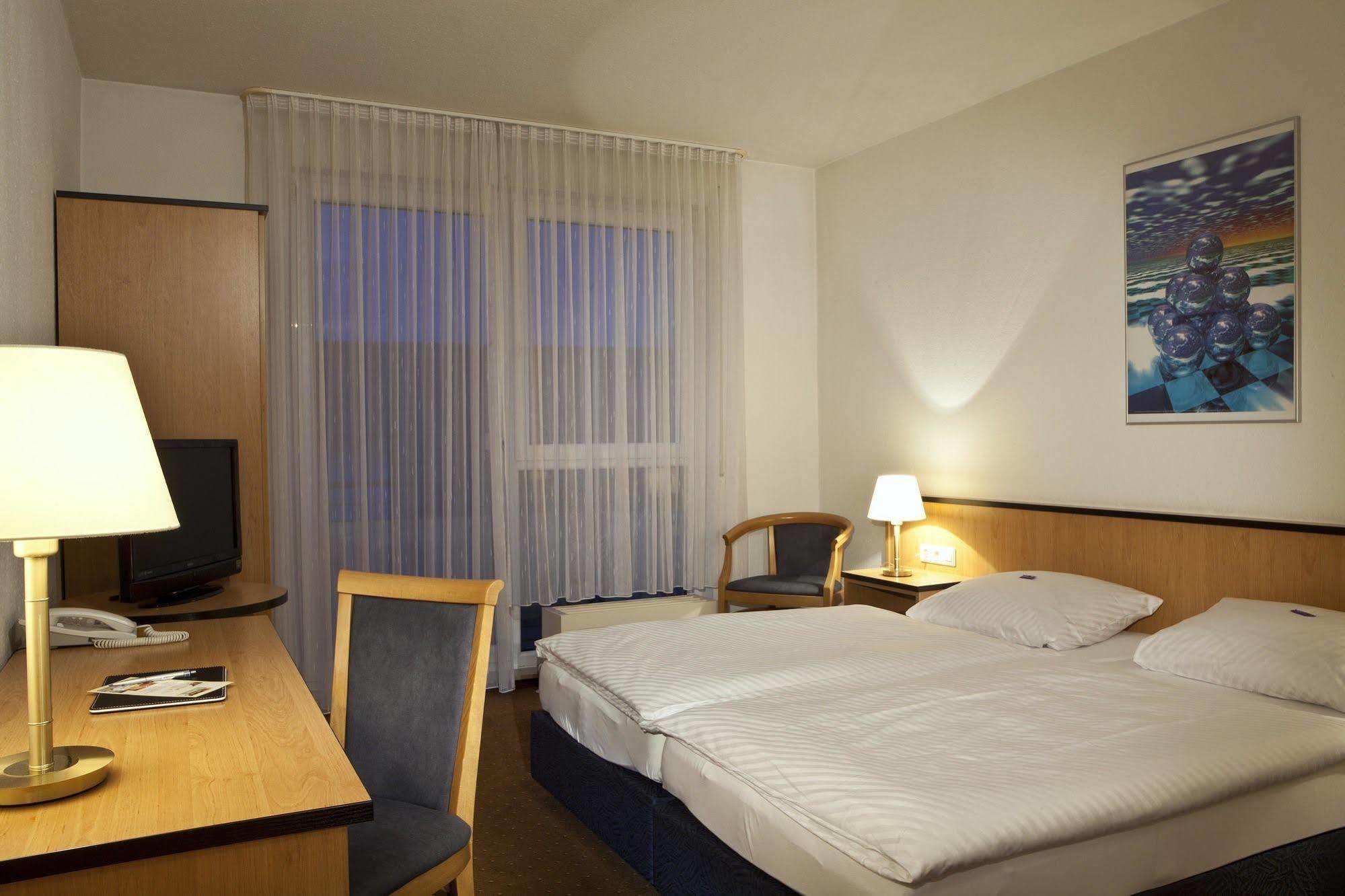 Airport-Hotel Stetten Лайнфельден-Эхтердинген Экстерьер фото